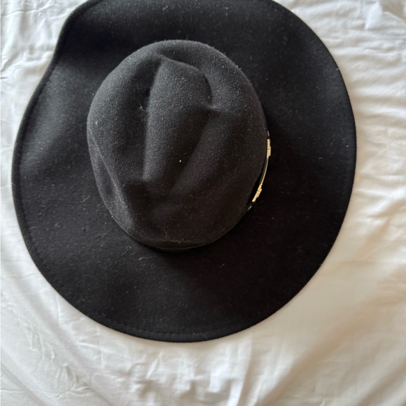 Elegant Black Wide-Brim Hat - Picture 4 of 5